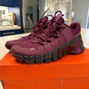 Nike Women's Maroon Athletic Shoes